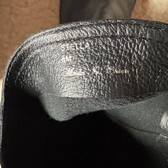 Donald Pliner Stella black goat leather pull-on Chelsea boots NWOB women's 8 - Picture 3 of 9